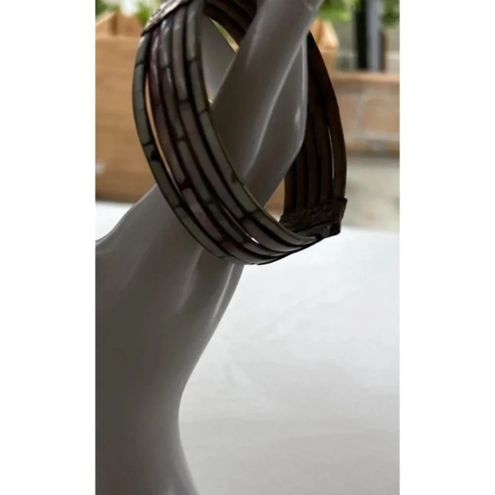 Vintage Women’s 70s Mother of Pearl Inlay Dainty Brass Bangle Bracelet Sz 8”